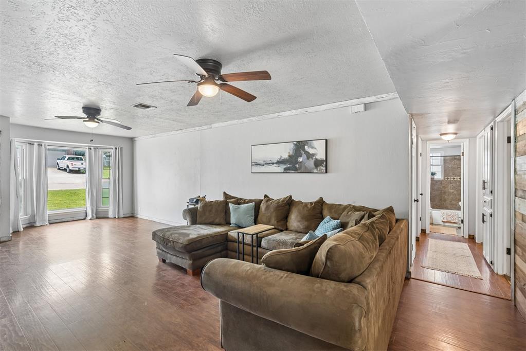 912 Mockingbird Lane