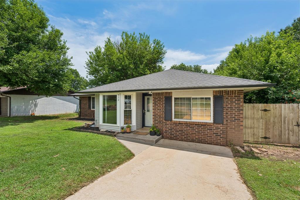 912 Mockingbird Lane