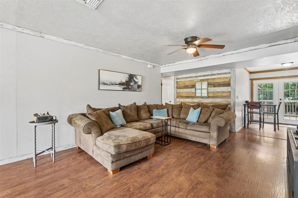 912 Mockingbird Lane