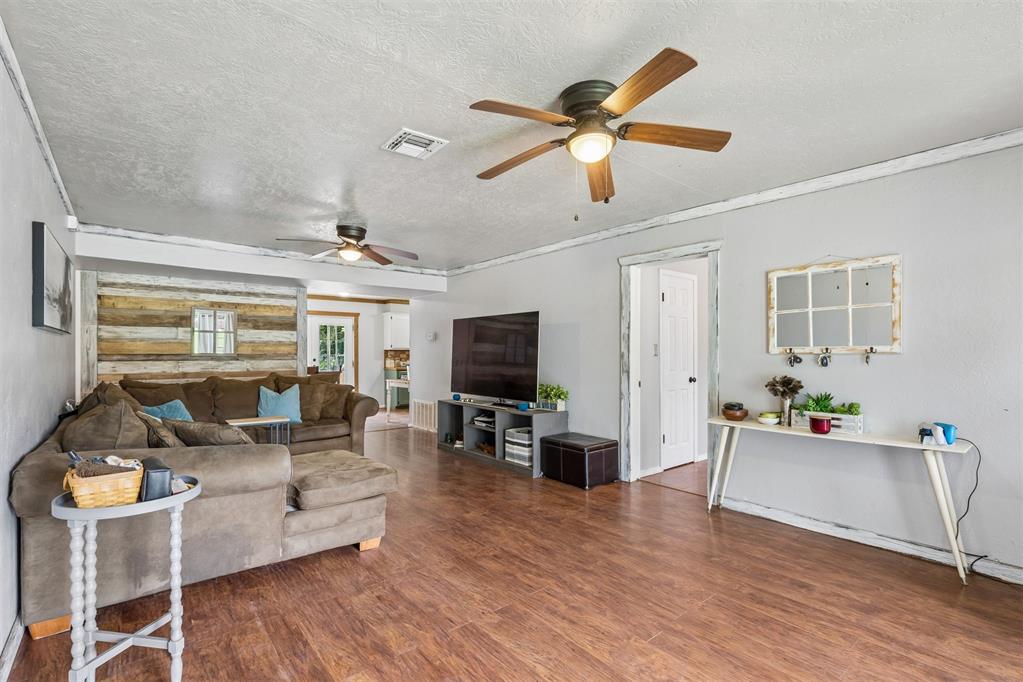 912 Mockingbird Lane