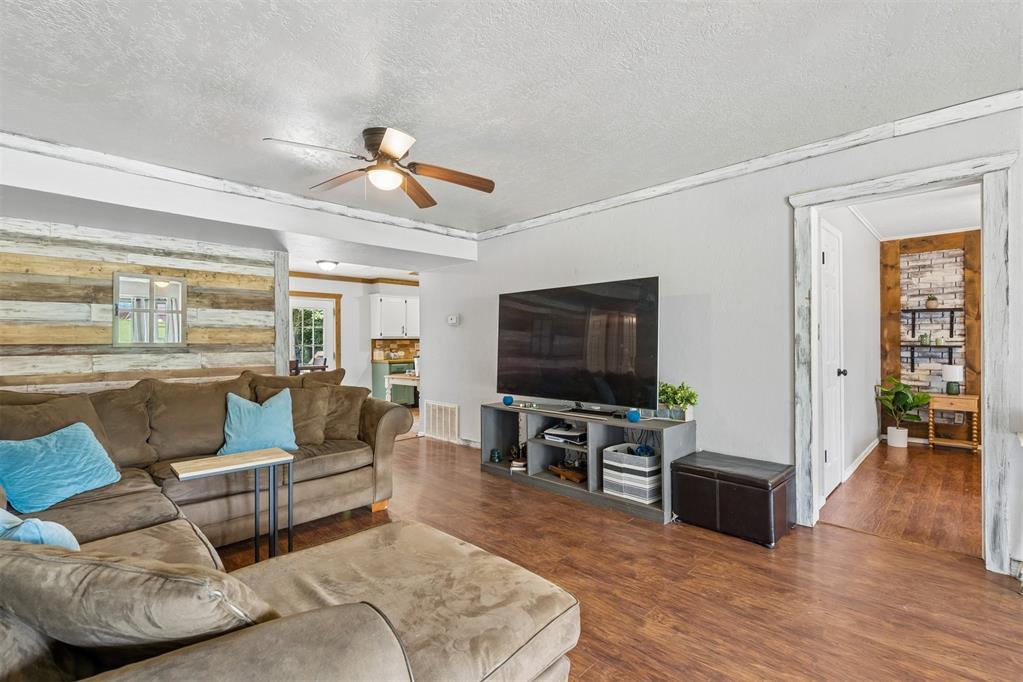 912 Mockingbird Lane