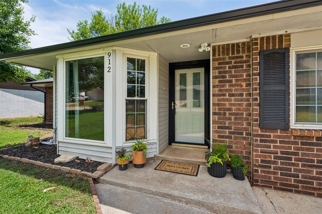 912 Mockingbird Lane