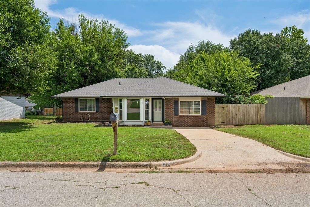 912 Mockingbird Lane