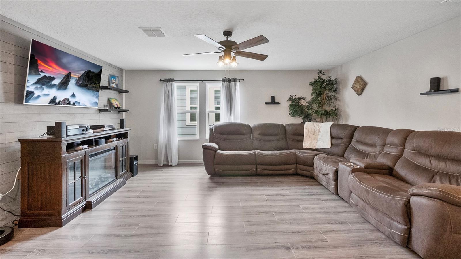 288 LAKE LUCERNE WAY