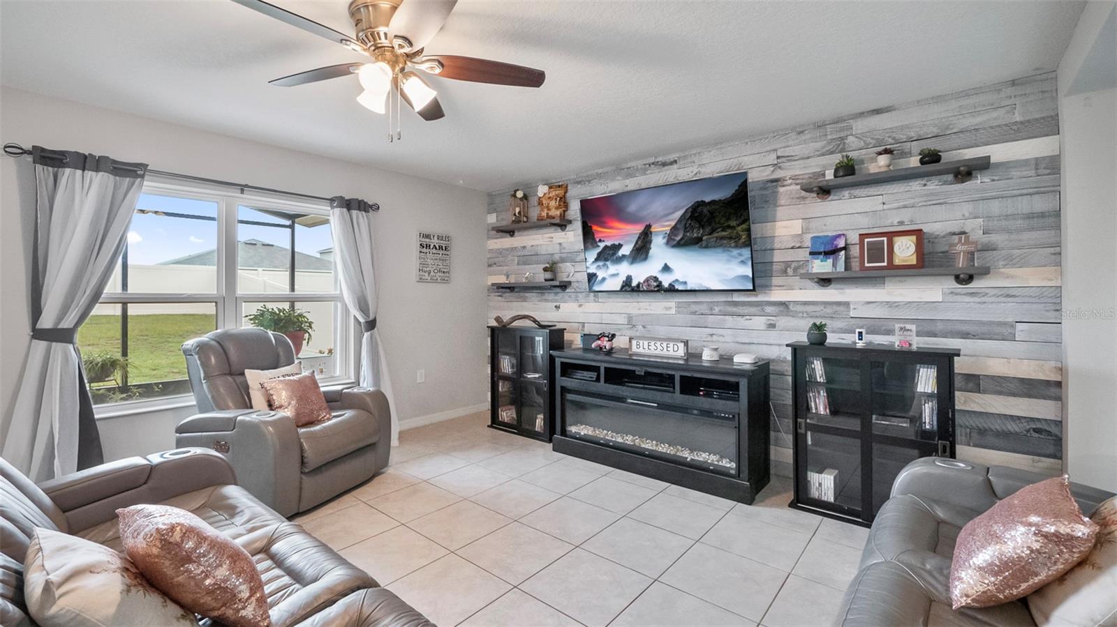 288 LAKE LUCERNE WAY
