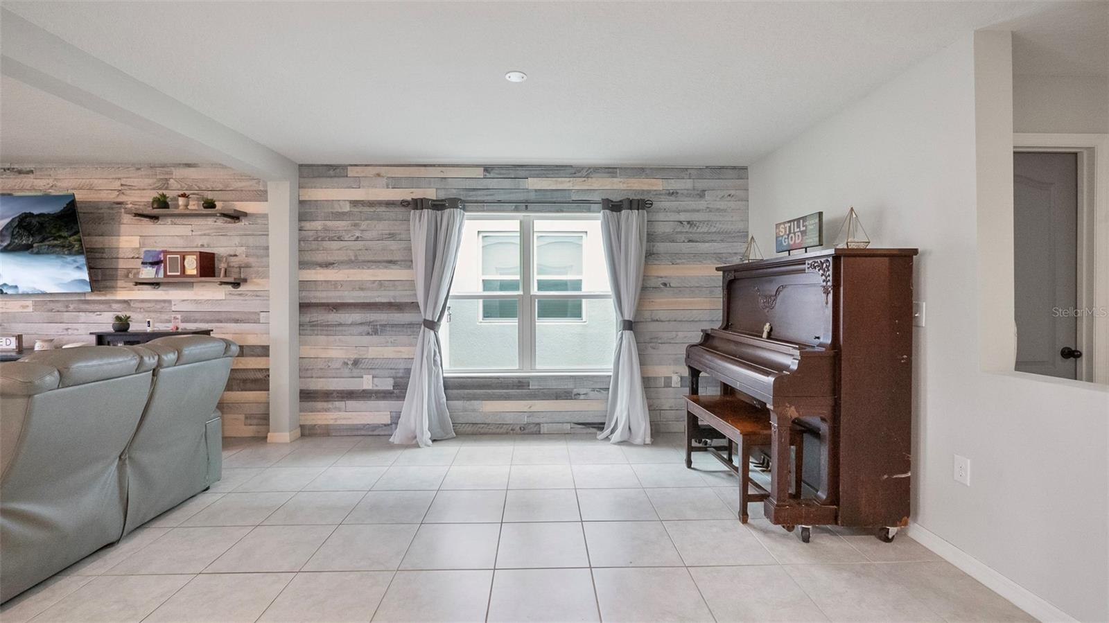 288 LAKE LUCERNE WAY
