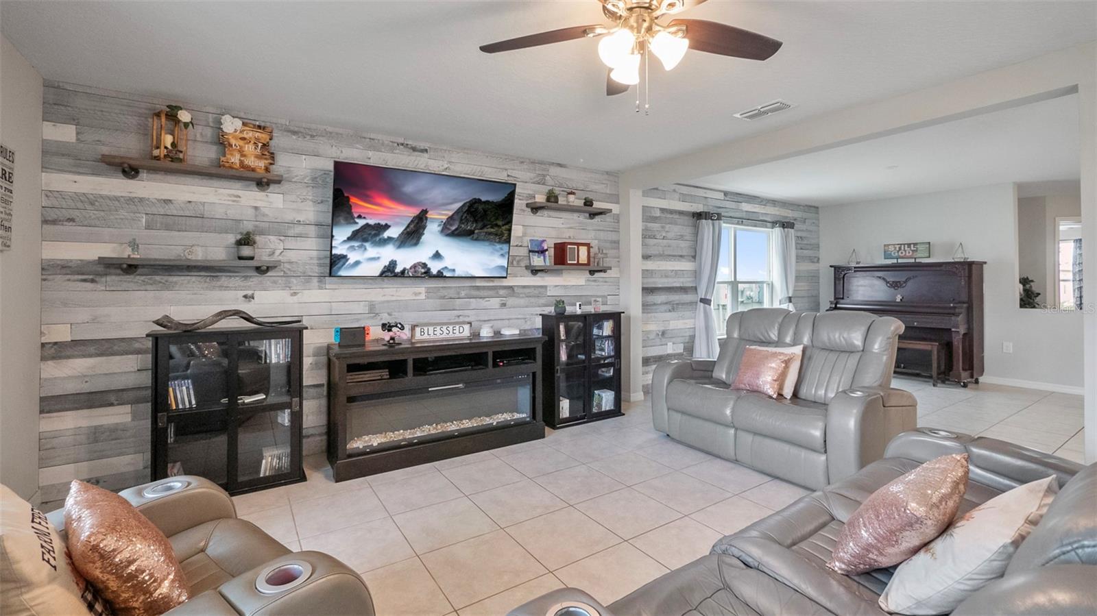 288 LAKE LUCERNE WAY