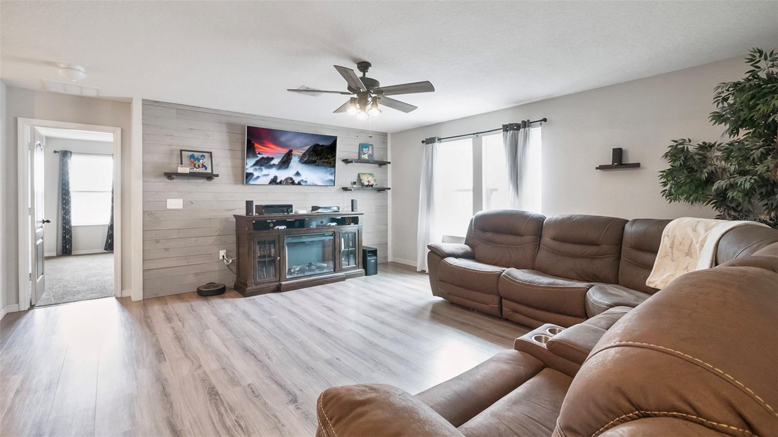 288 LAKE LUCERNE WAY