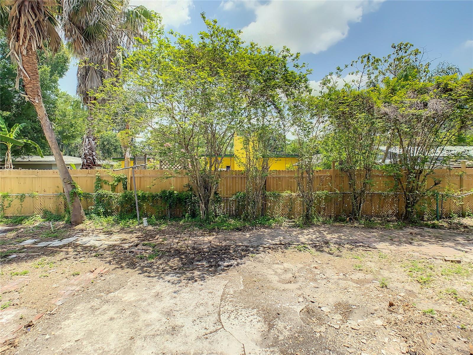 929 PINEDALE AVE