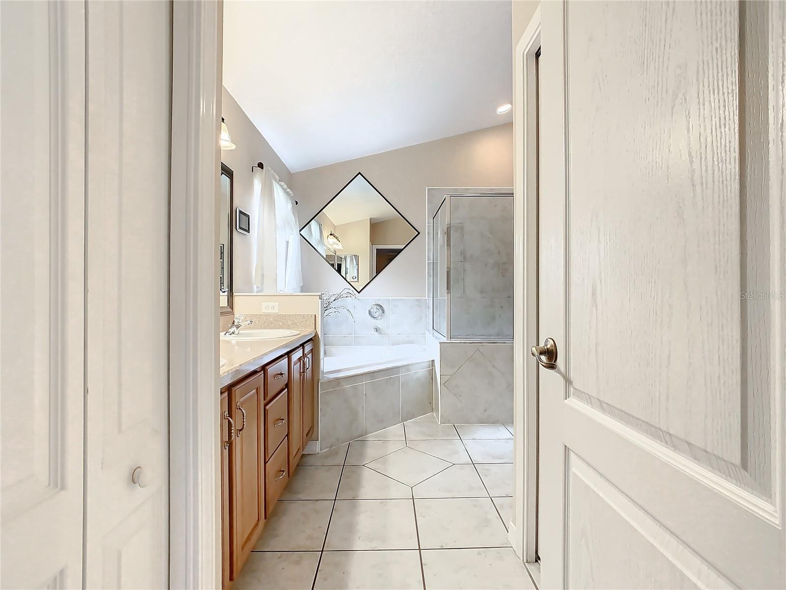 1120 CREEKVIEW CT