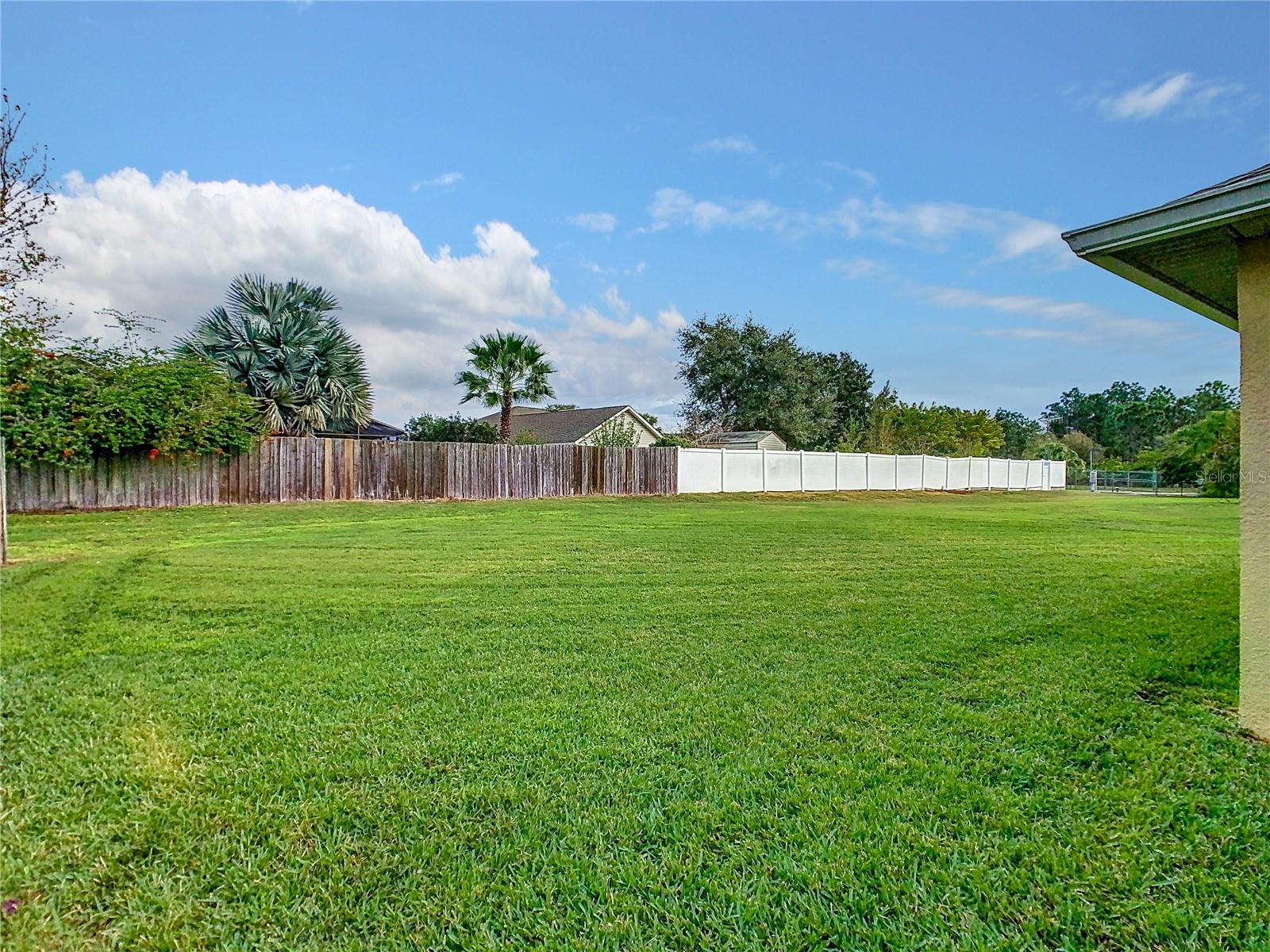 1120 CREEKVIEW CT