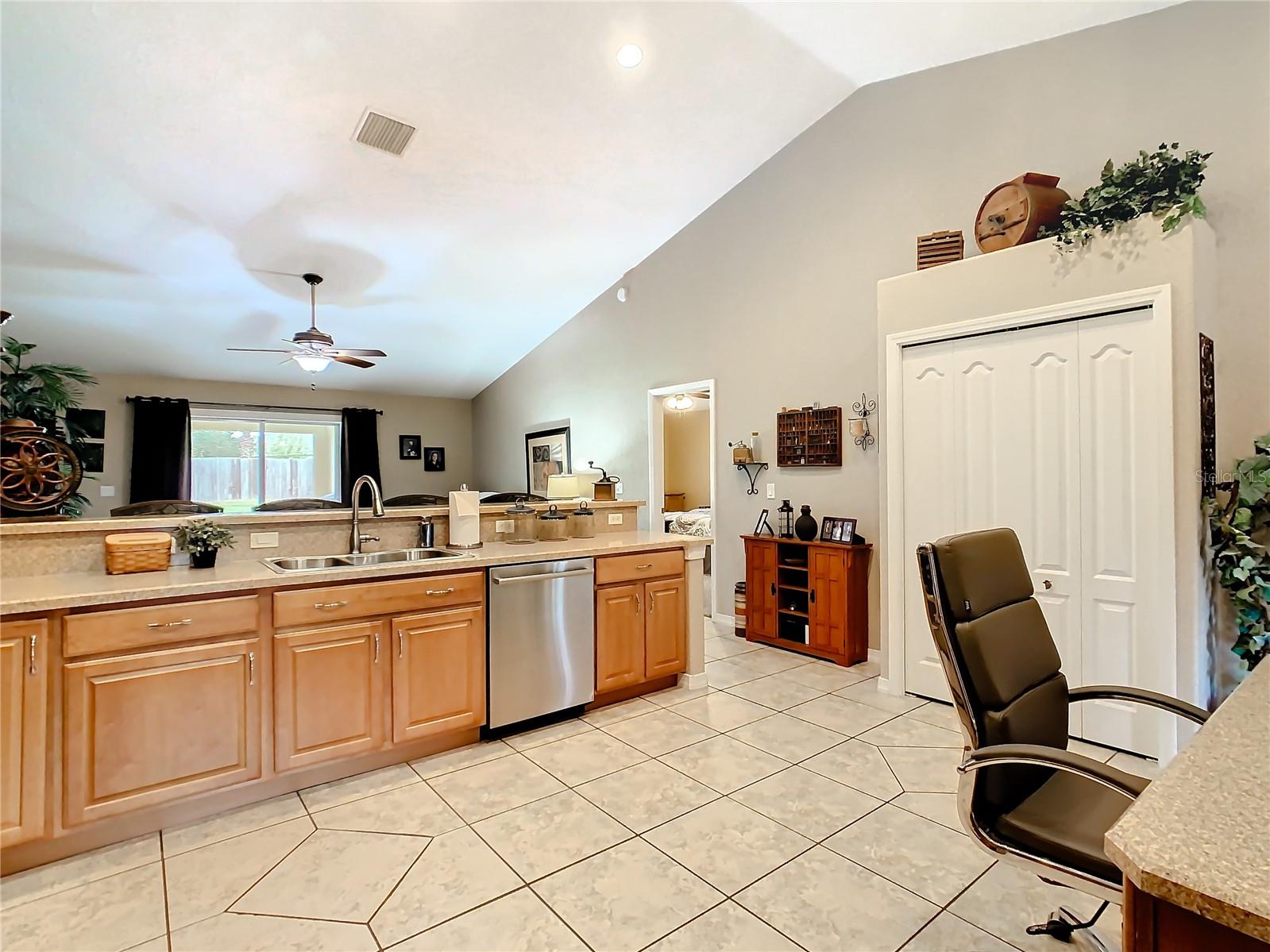 1120 CREEKVIEW CT