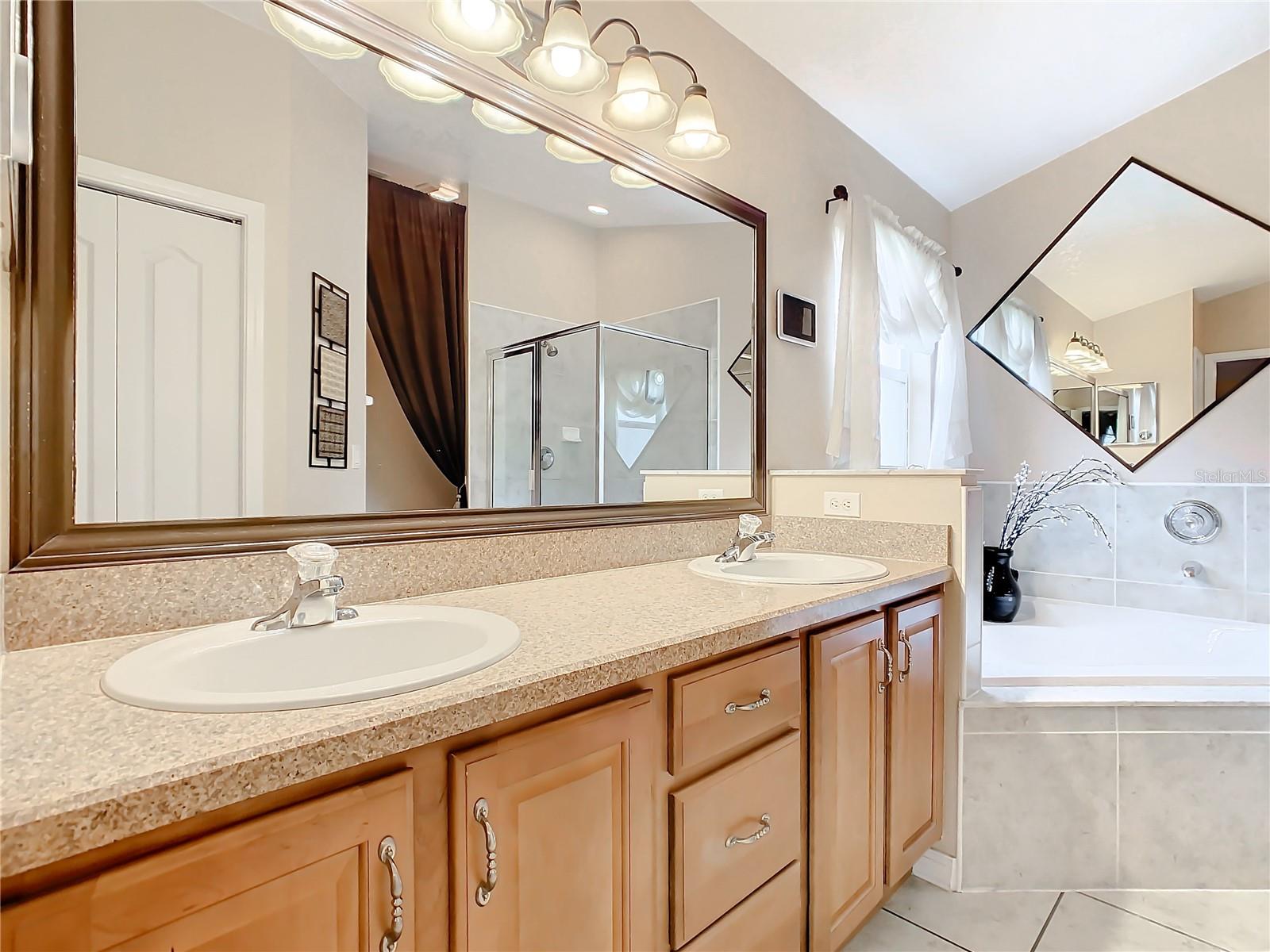 1120 CREEKVIEW CT