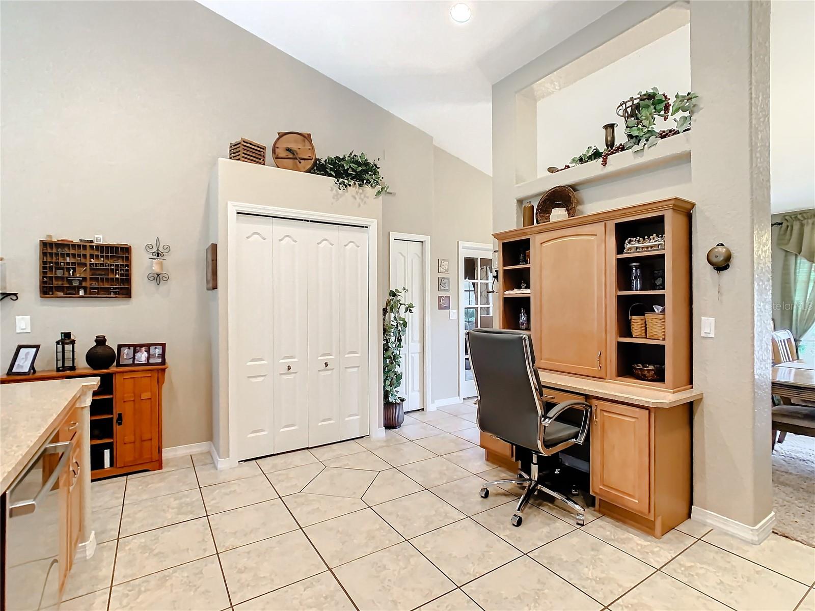 1120 CREEKVIEW CT