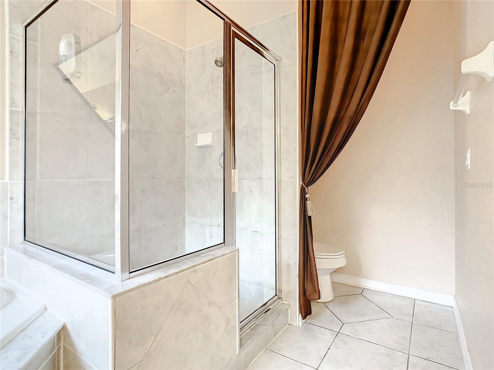 1120 CREEKVIEW CT