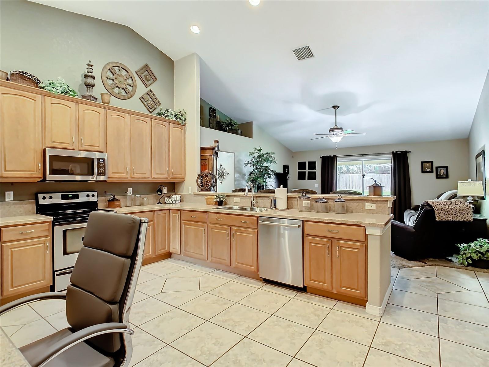 1120 CREEKVIEW CT