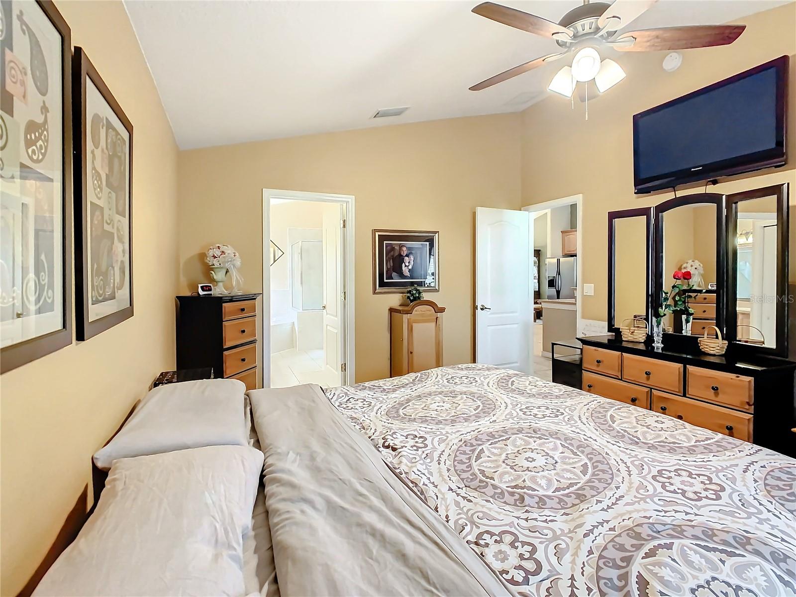 1120 CREEKVIEW CT