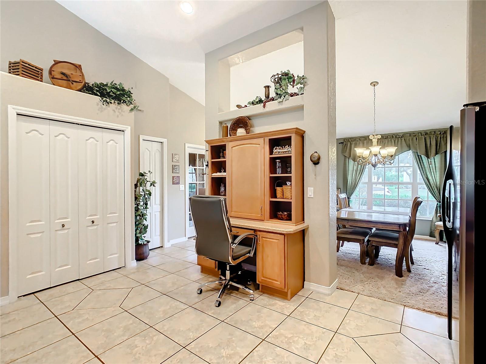 1120 CREEKVIEW CT