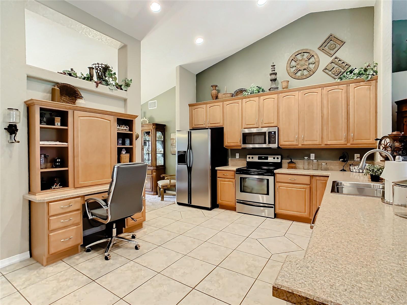 1120 CREEKVIEW CT