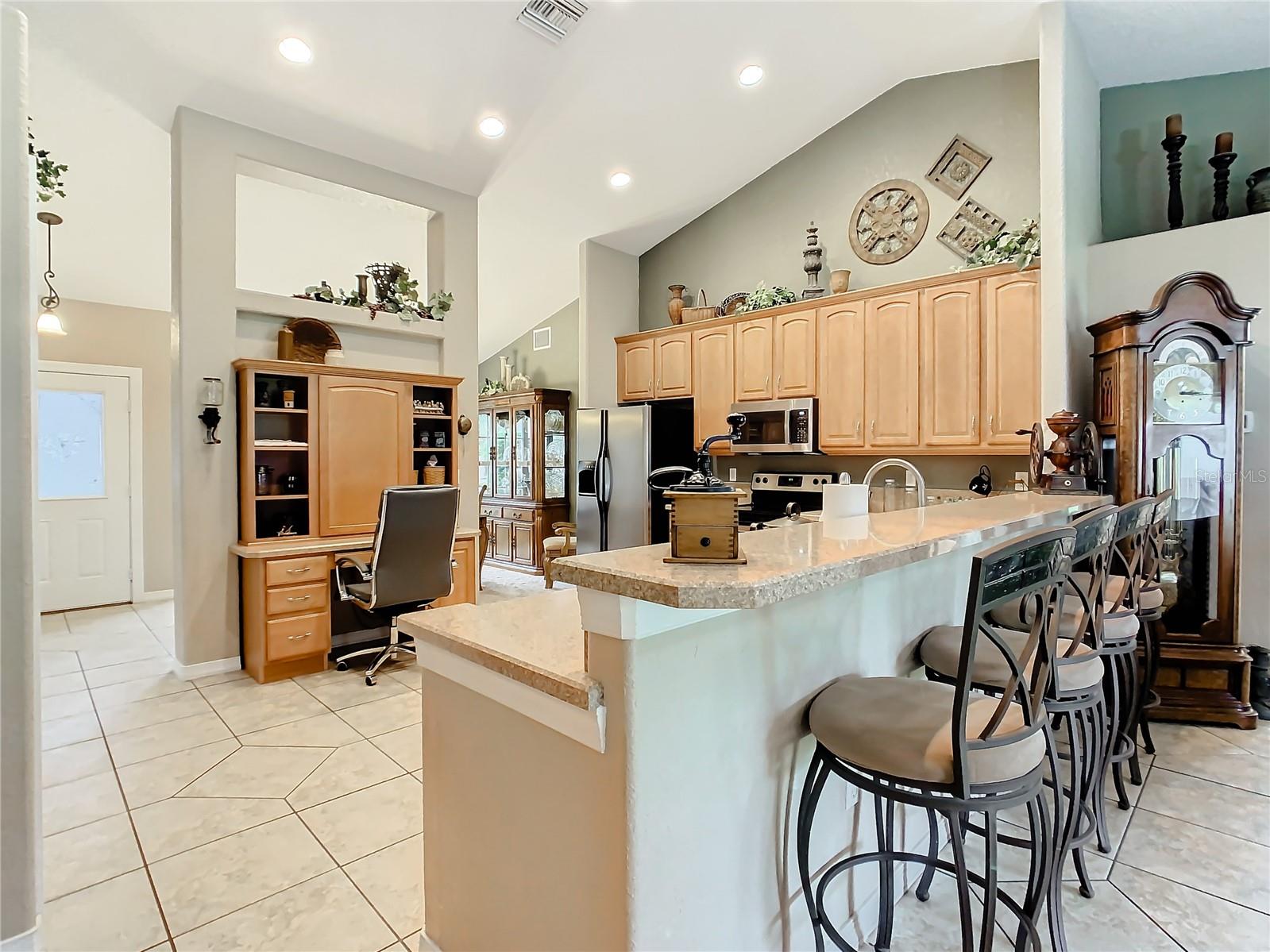 1120 CREEKVIEW CT