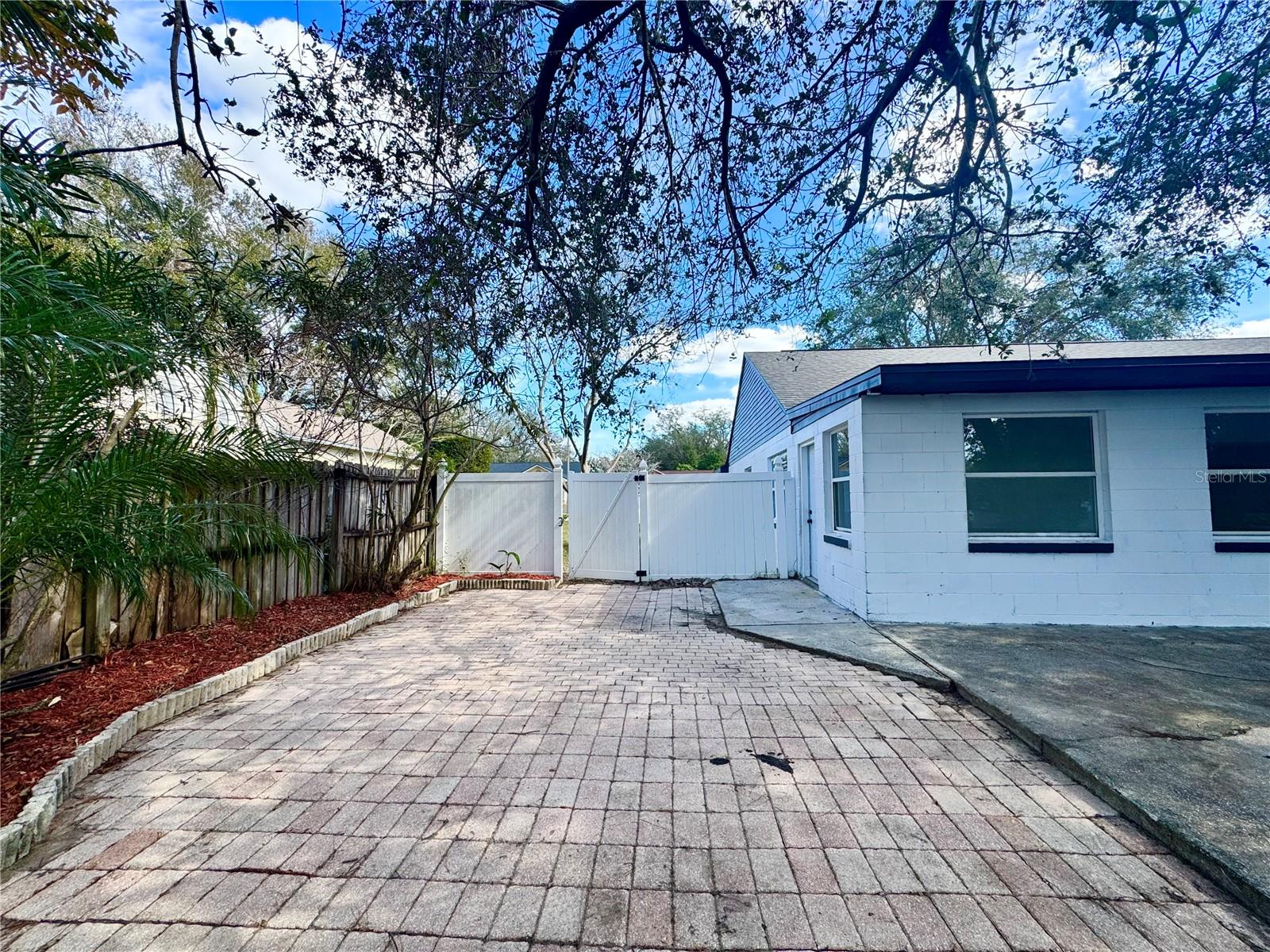 7450 CROOKED LAKE CIR