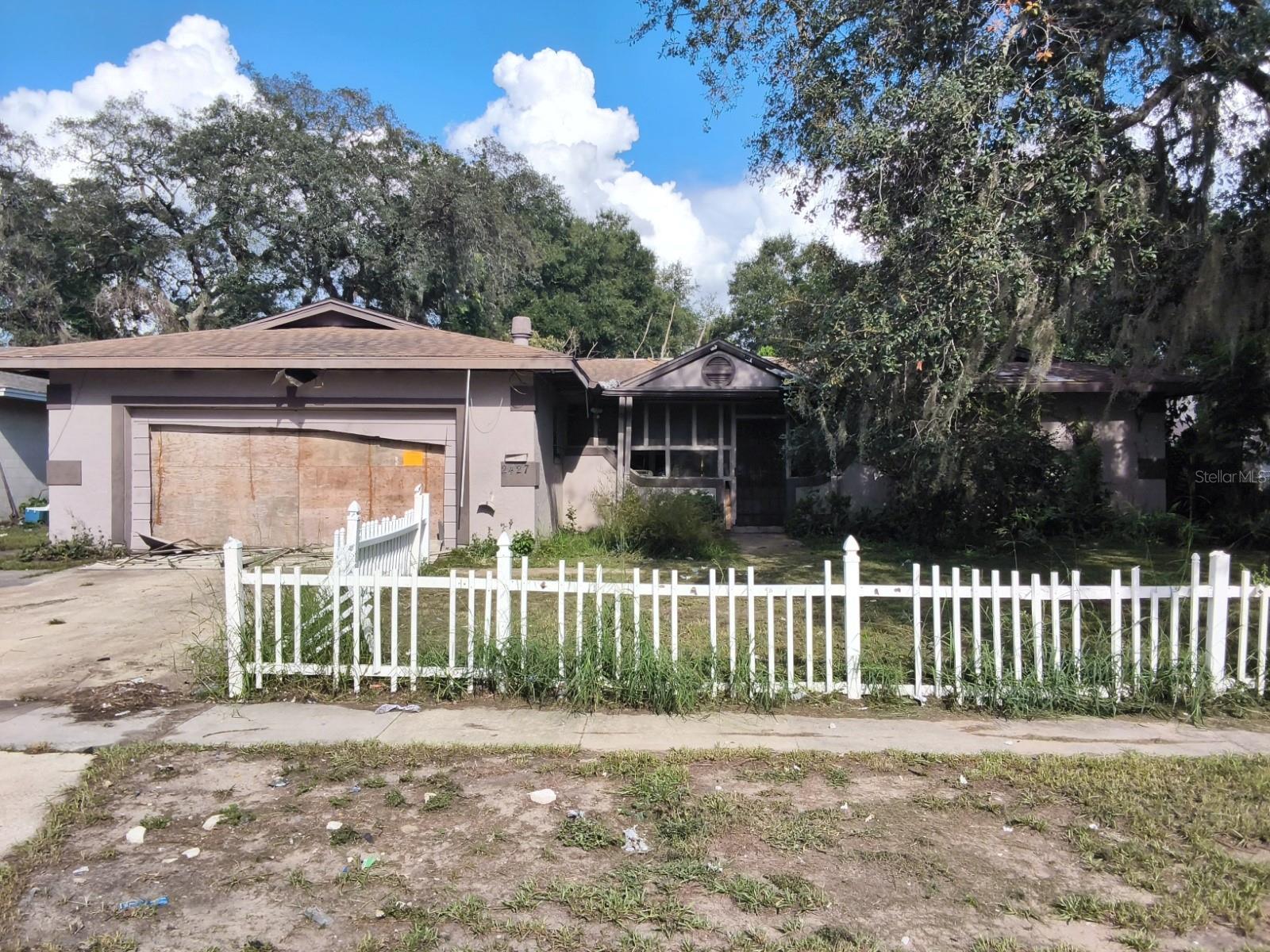 2427 LOCKE AVE