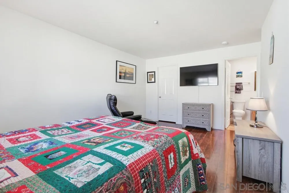 6377 Alexandri Cir