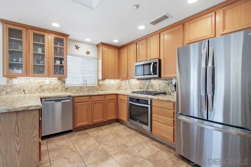 6377 Alexandri Cir