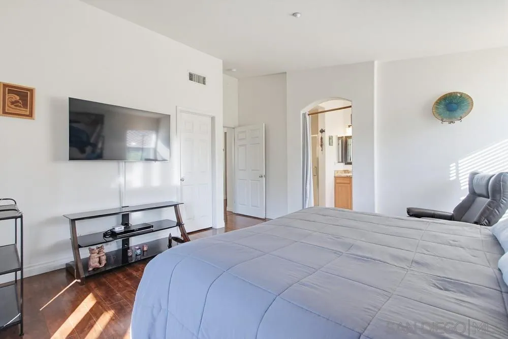 6377 Alexandri Cir