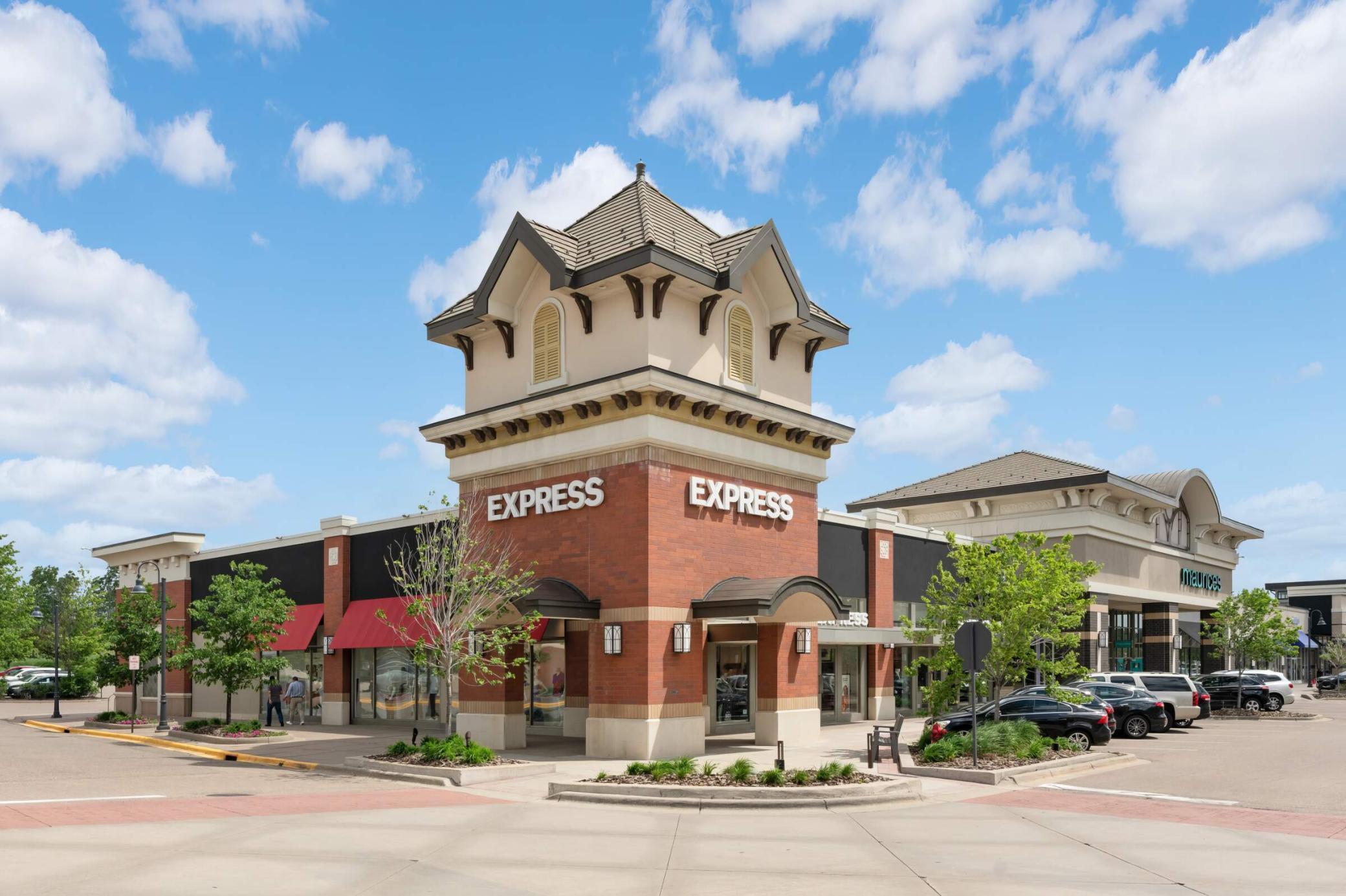 1392 Interlachen Circle