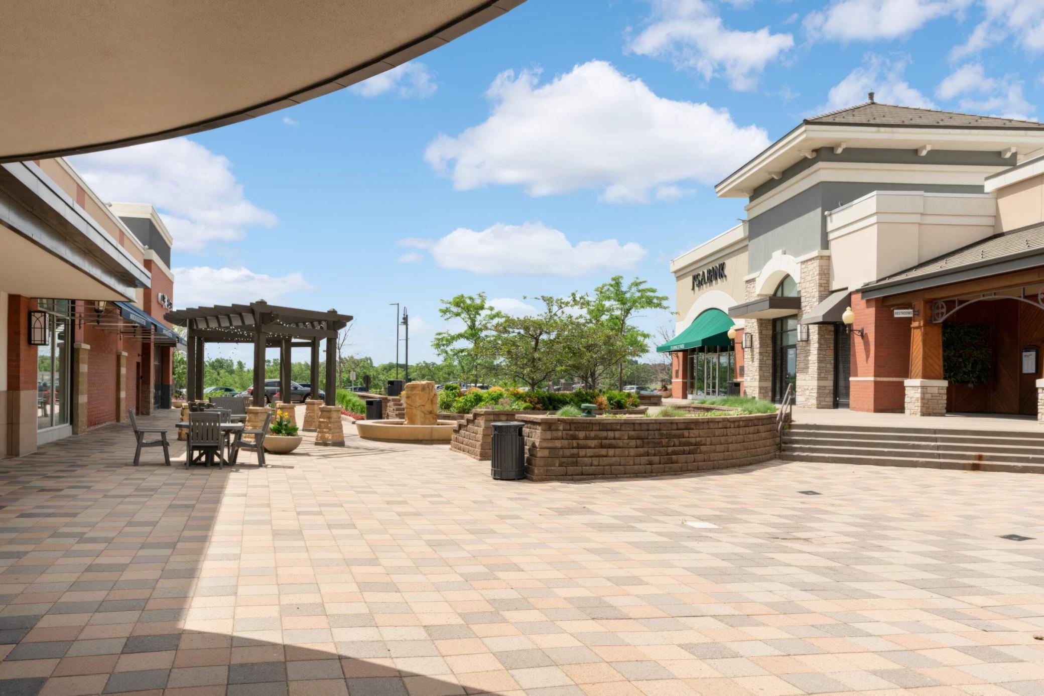 1392 Interlachen Circle