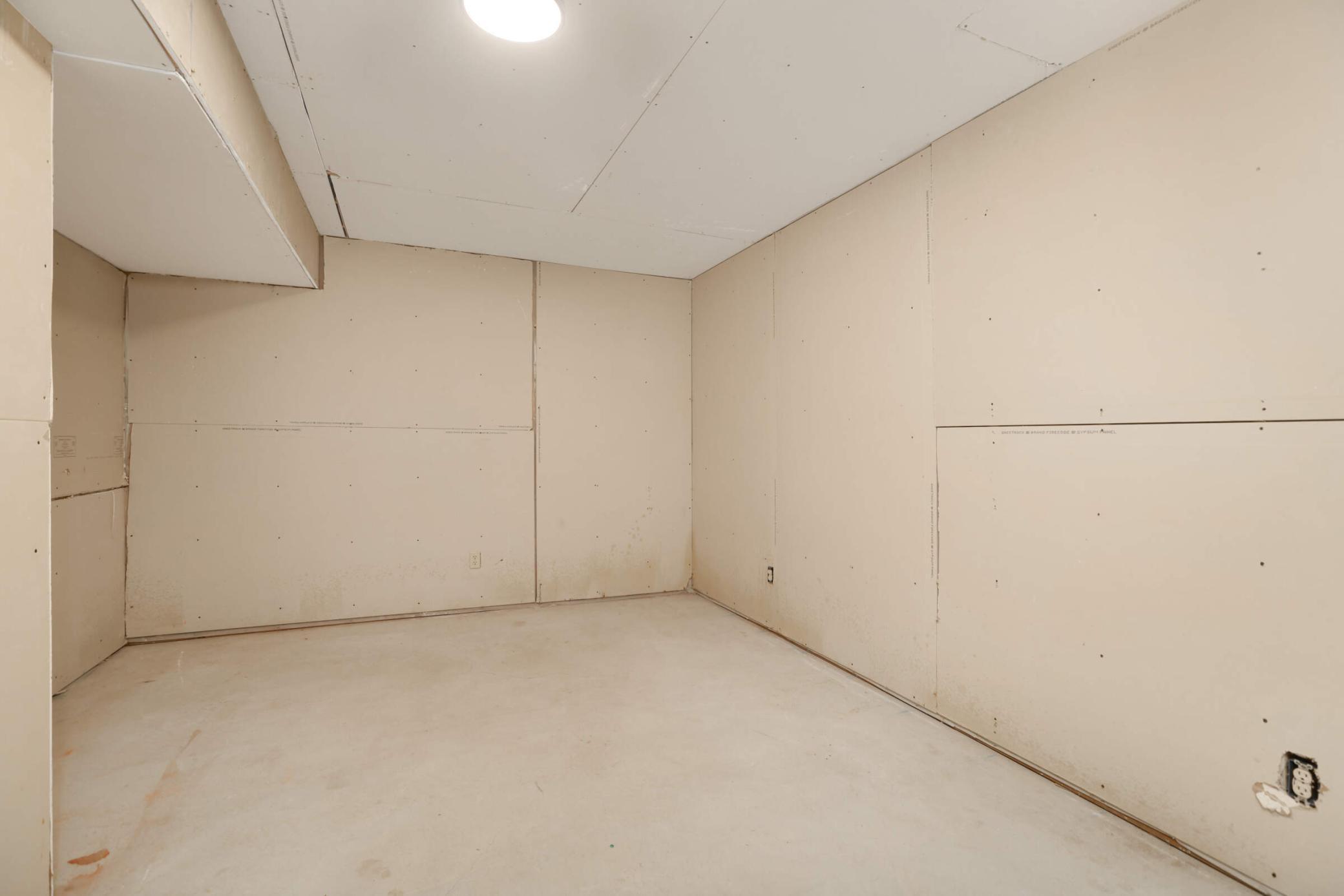 1392 Interlachen Circle