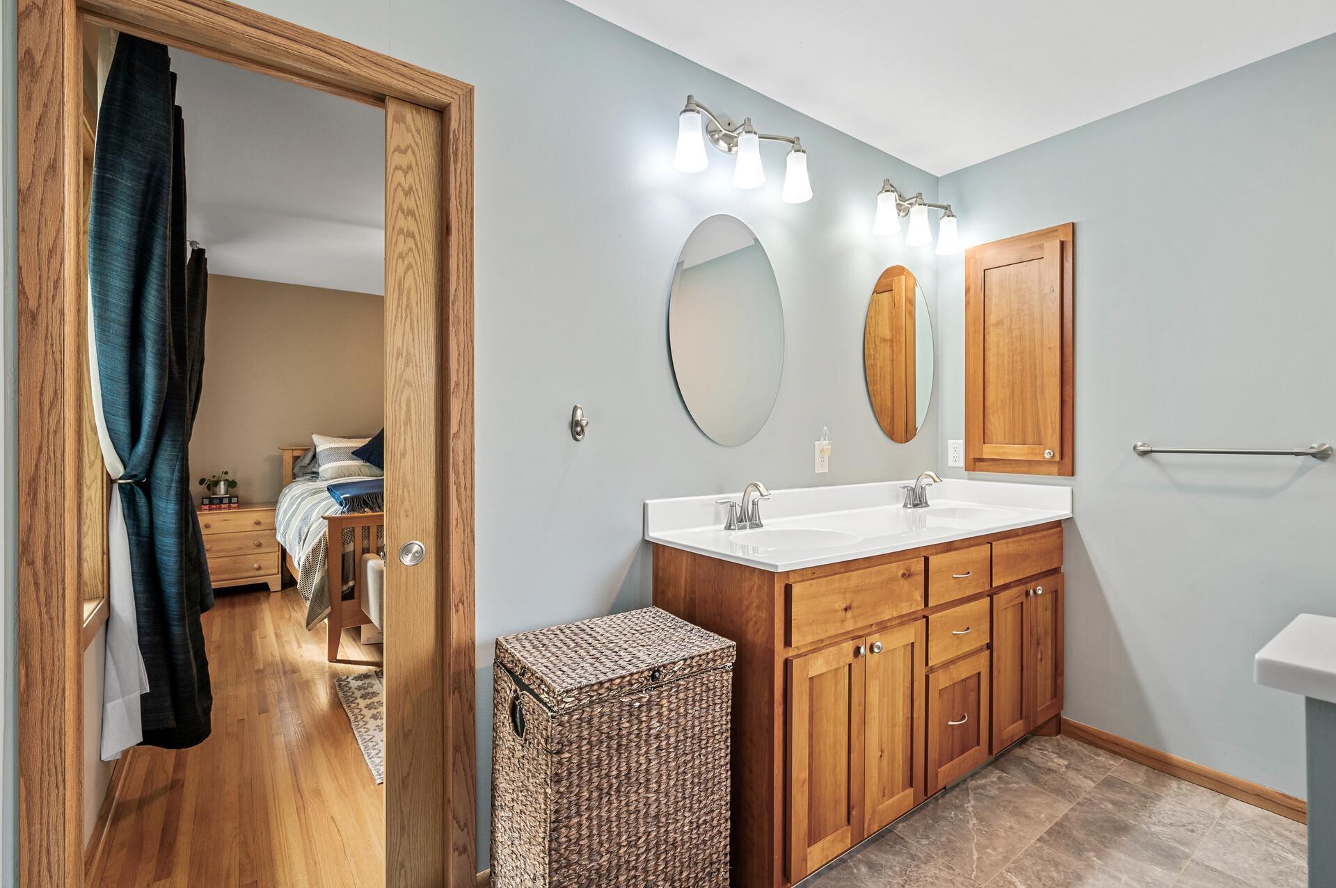 2614 Aquila Avenue S