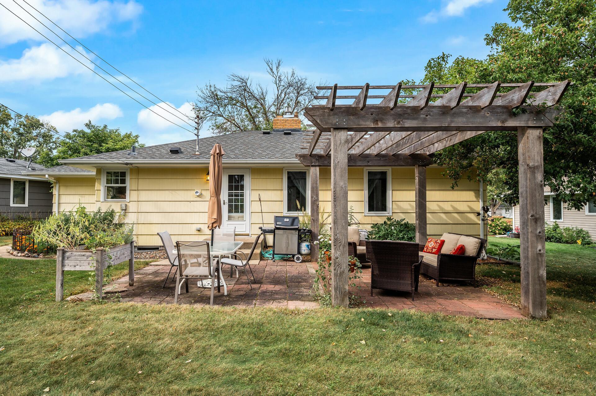 2614 Aquila Avenue S