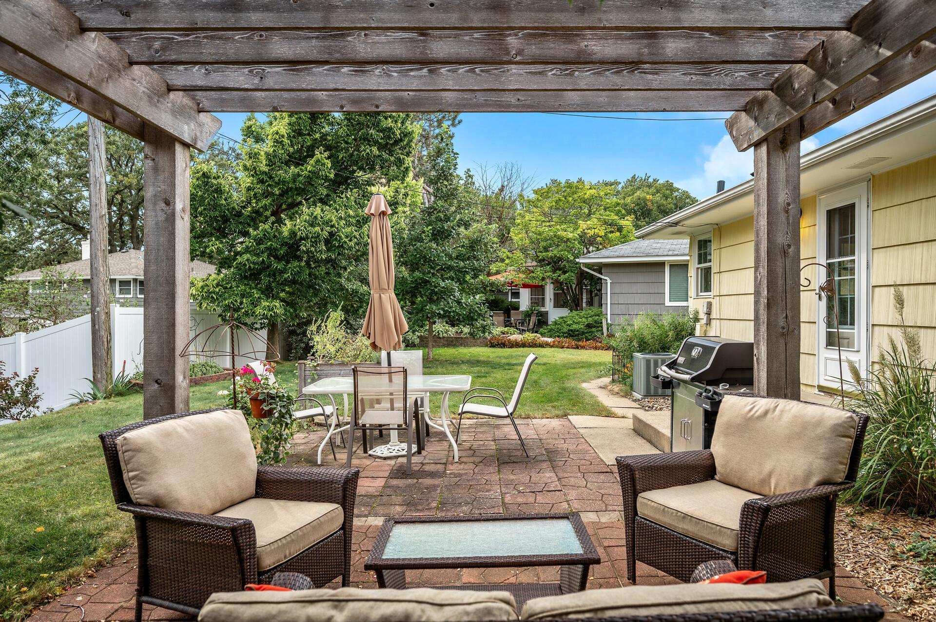 2614 Aquila Avenue S