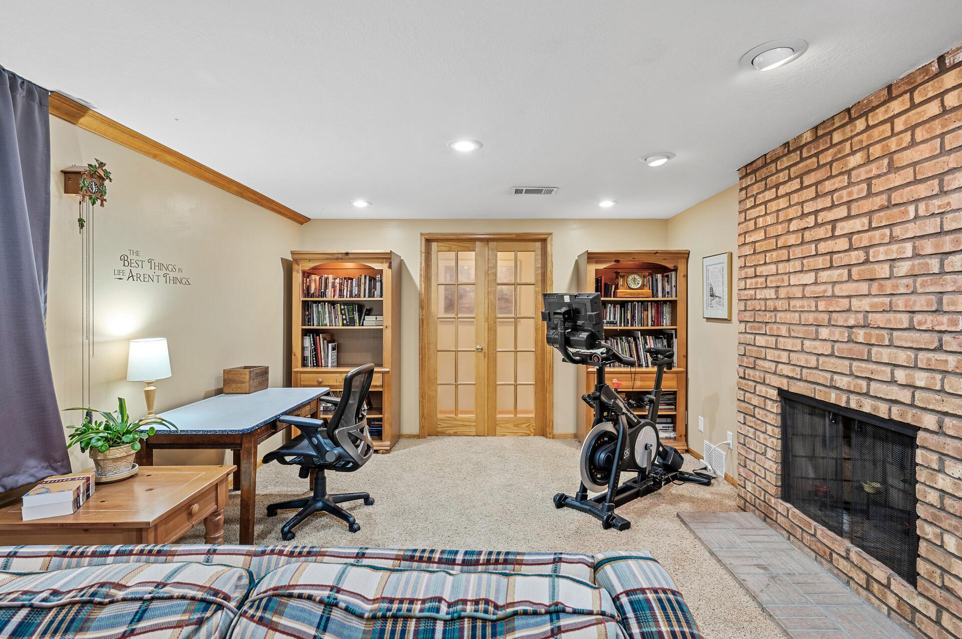 2614 Aquila Avenue S