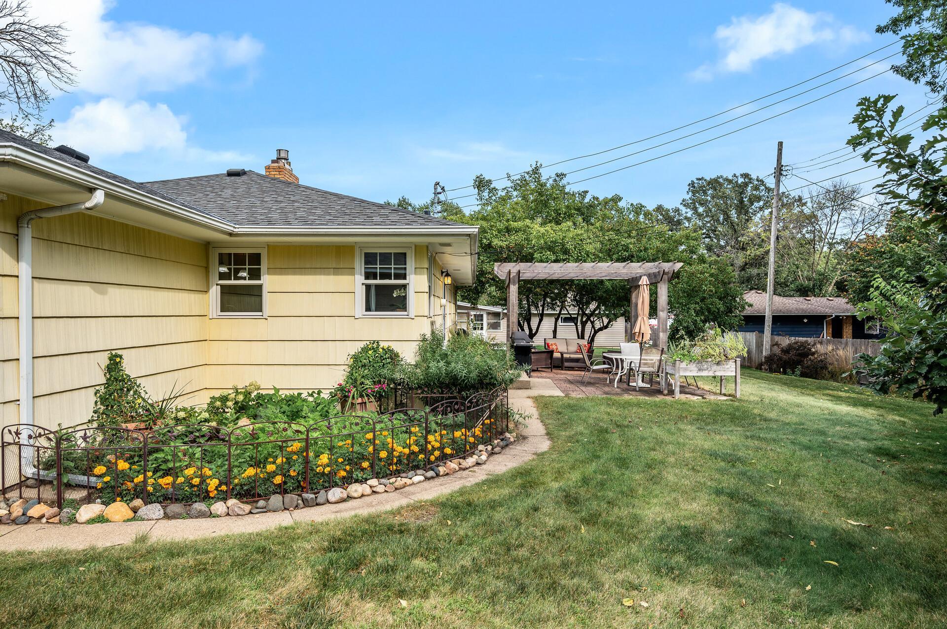 2614 Aquila Avenue S