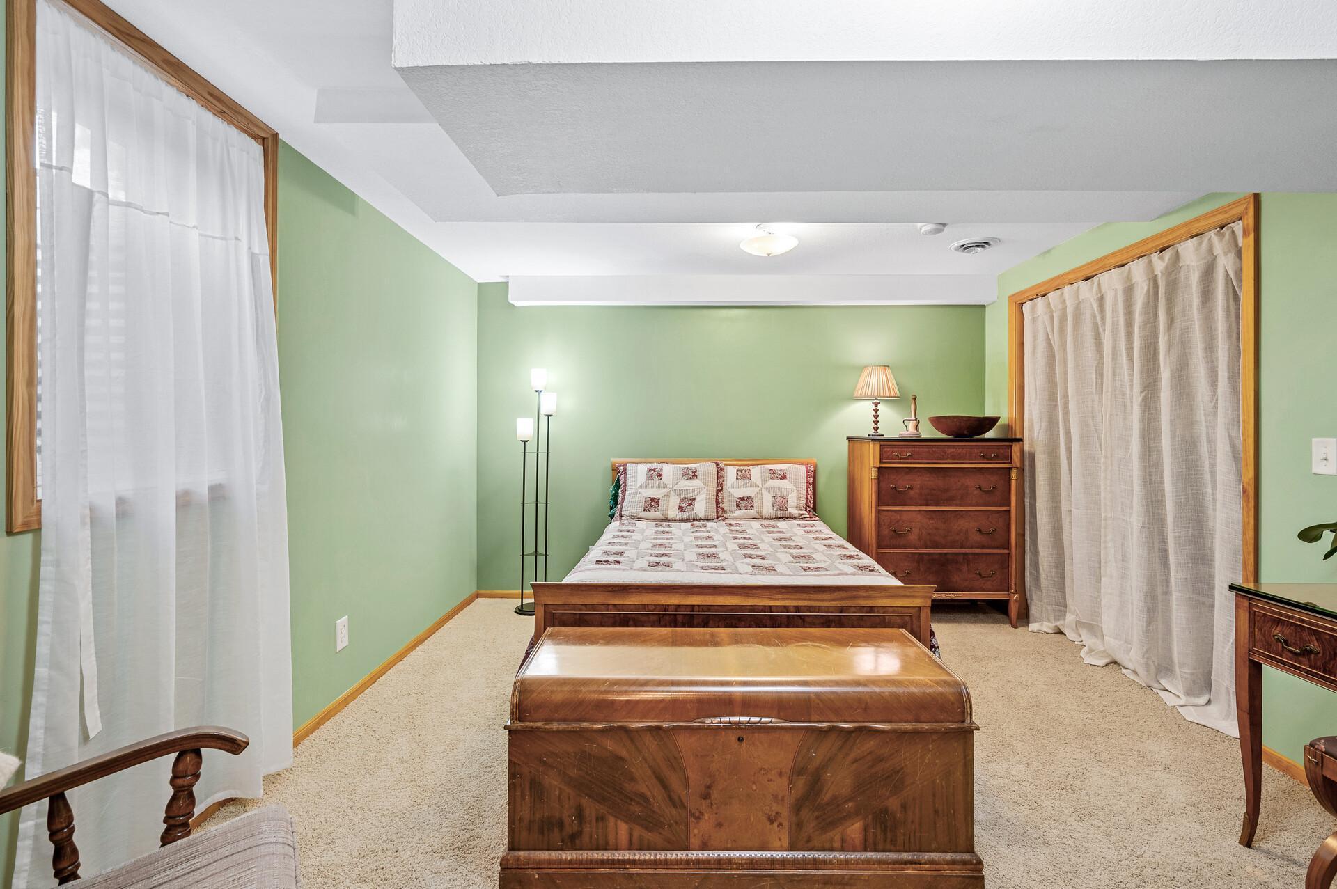 2614 Aquila Avenue S