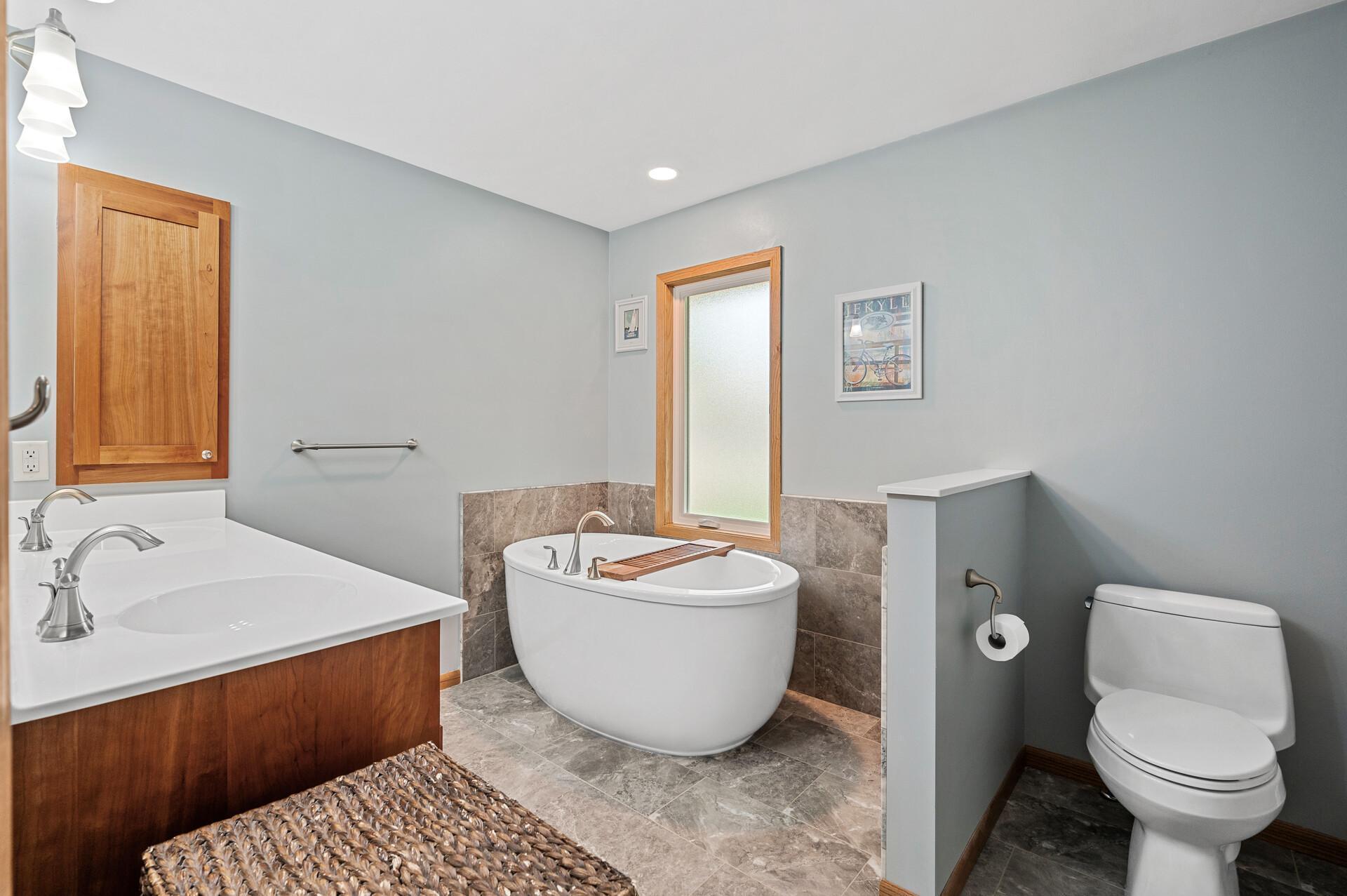 2614 Aquila Avenue S