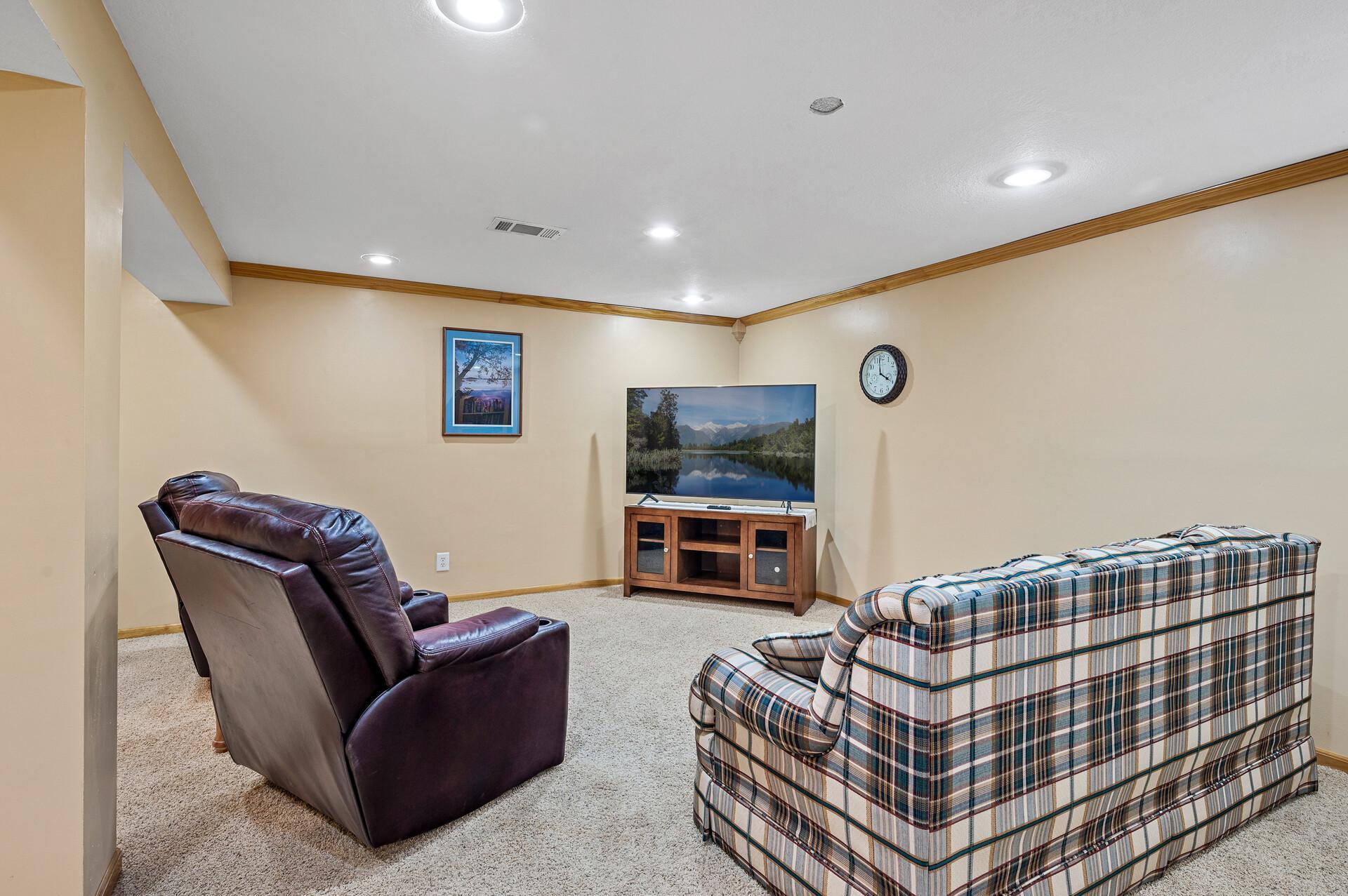 2614 Aquila Avenue S