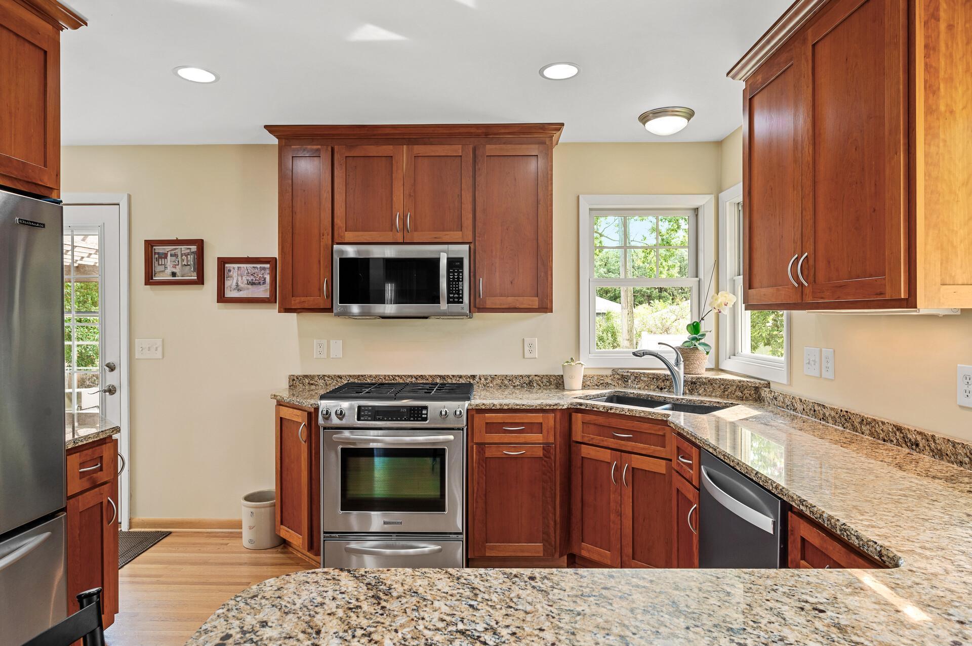 2614 Aquila Avenue S