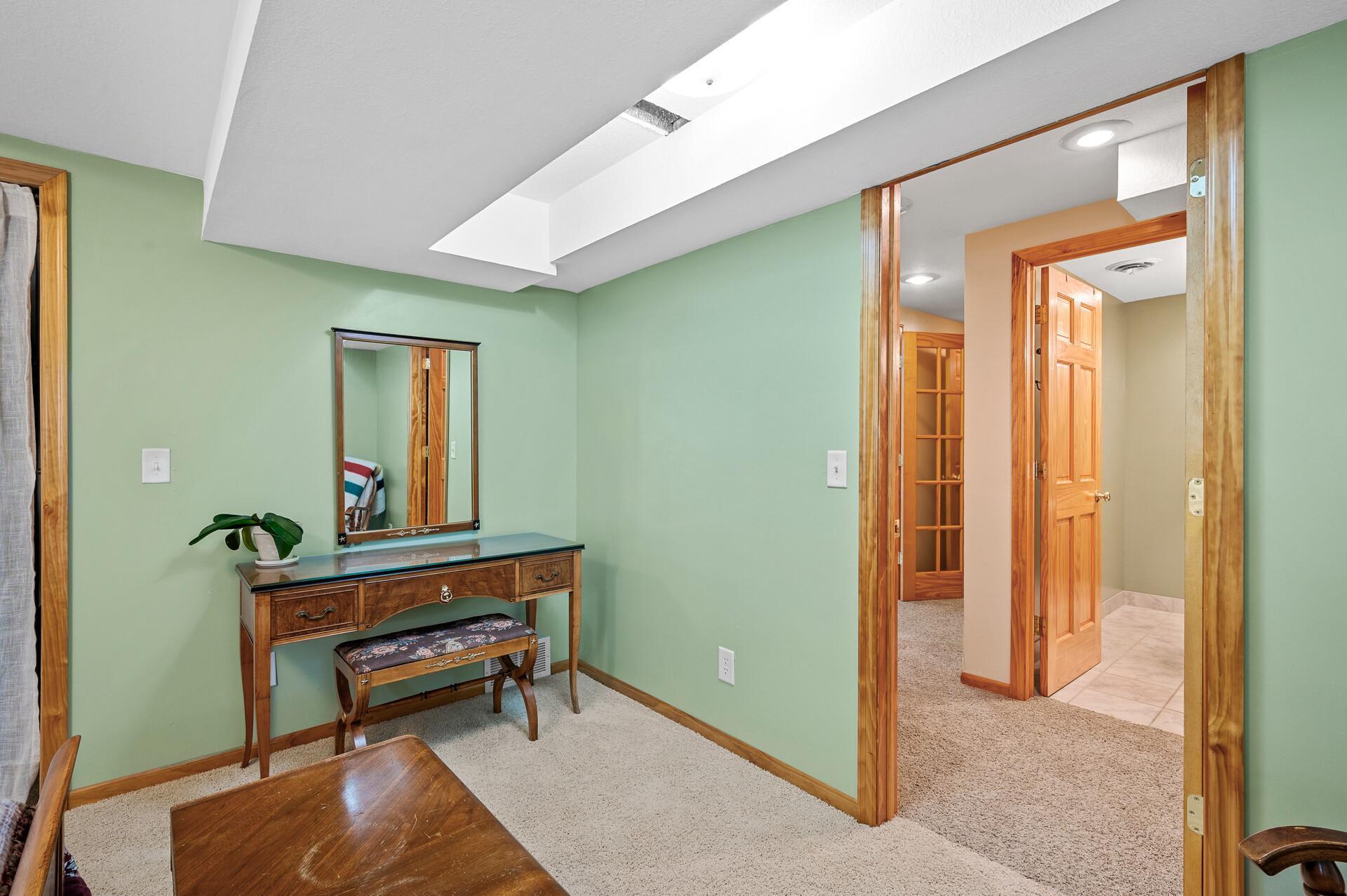 2614 Aquila Avenue S