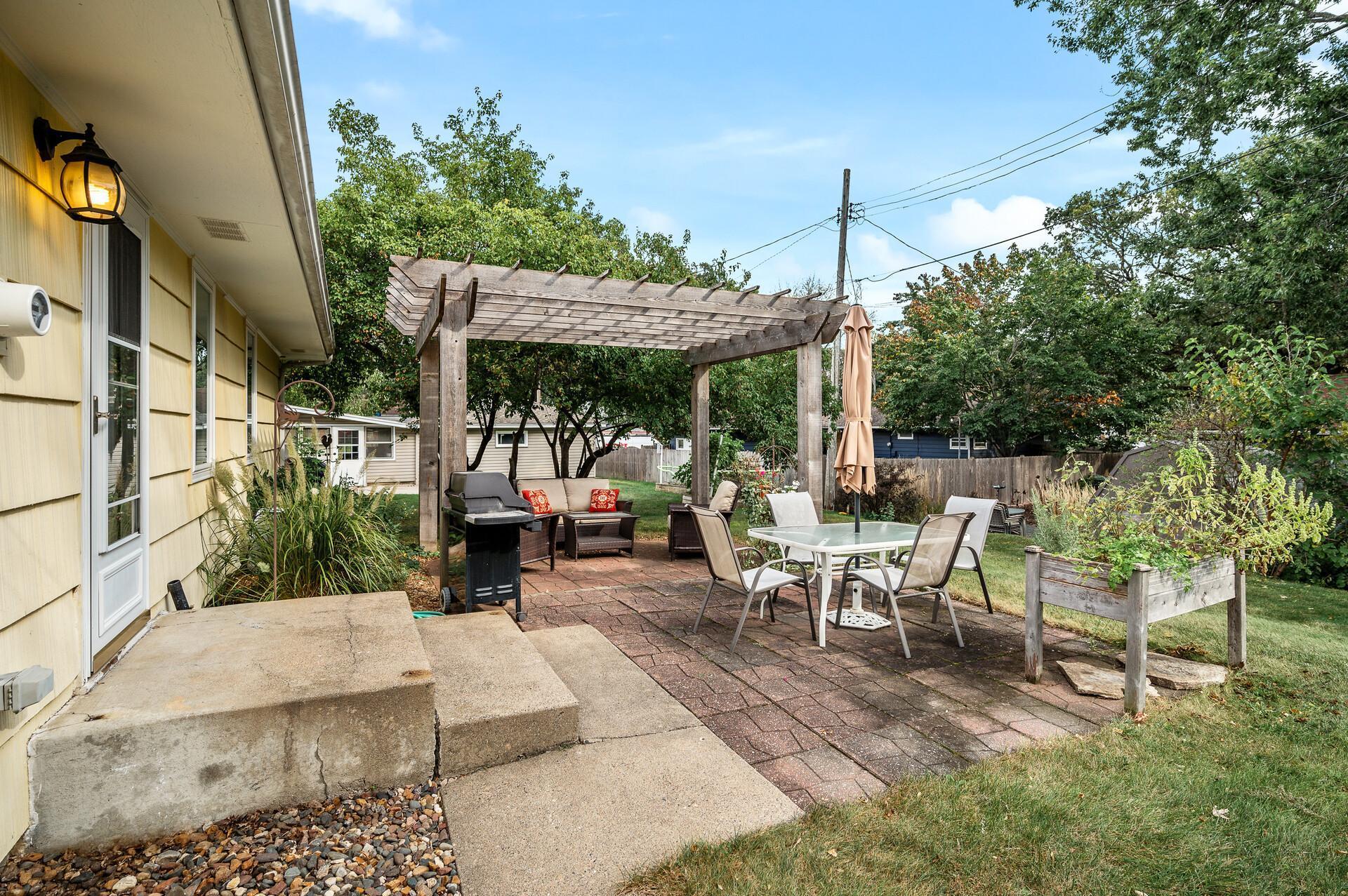 2614 Aquila Avenue S