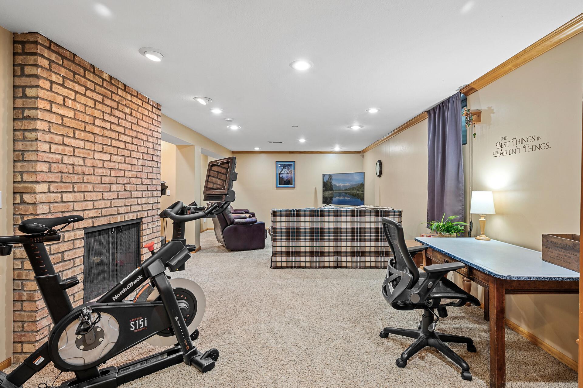 2614 Aquila Avenue S