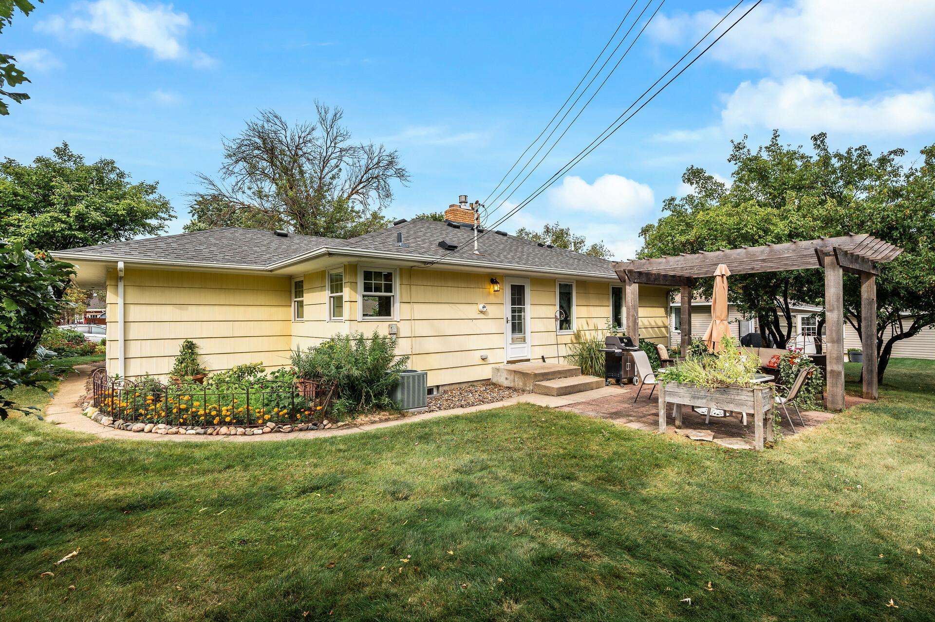 2614 Aquila Avenue S