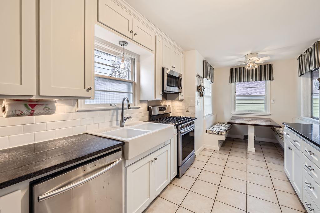 1391 California Avenue W