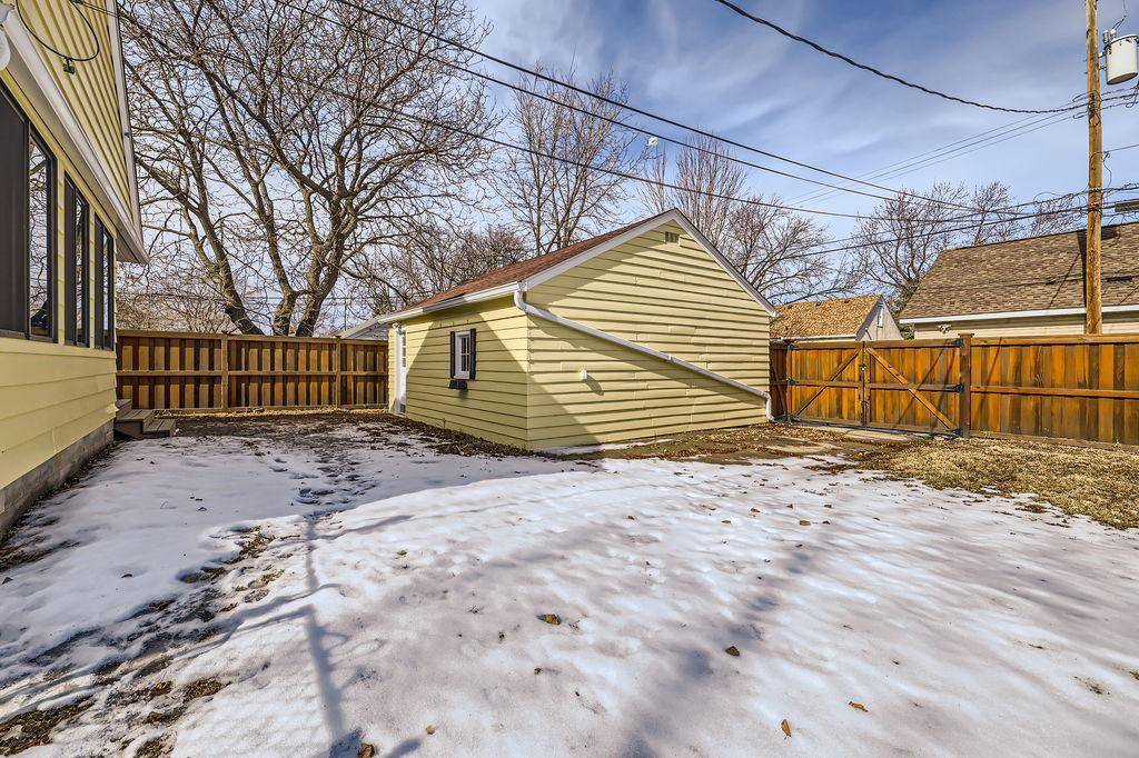 1391 California Avenue W