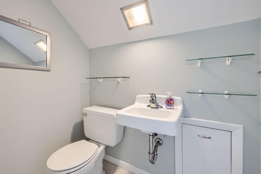 1391 California Avenue W