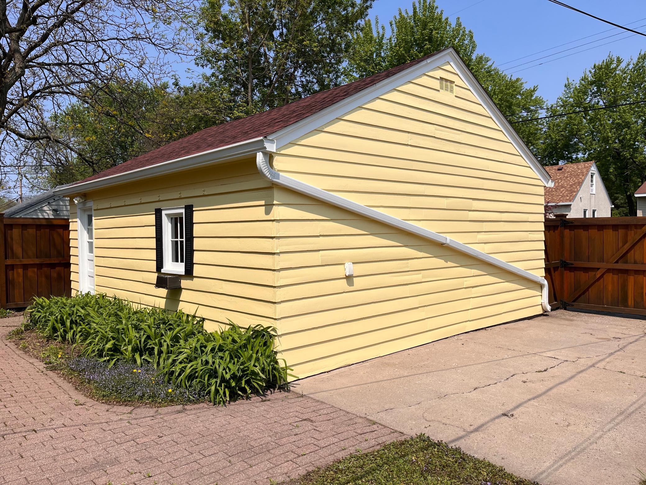 1391 California Avenue W