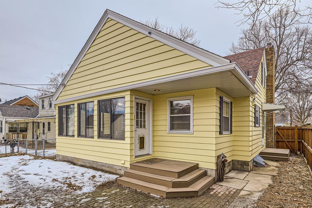 1391 California Avenue W